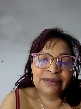 Snapshot of _violetta_- chatting on October 6, 2025, 12:28 pm violetta - online show from October 6, 2025, 12:28 pm