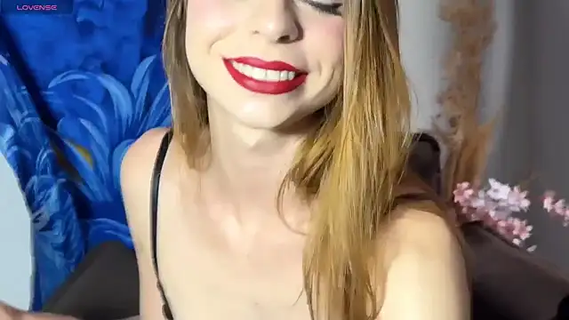 Snapshot of RuivaRaposinha chatting on December 18, 2025, 8:34 pm RuivaRaposinha online show from December 18, 2025, 8:34 pm