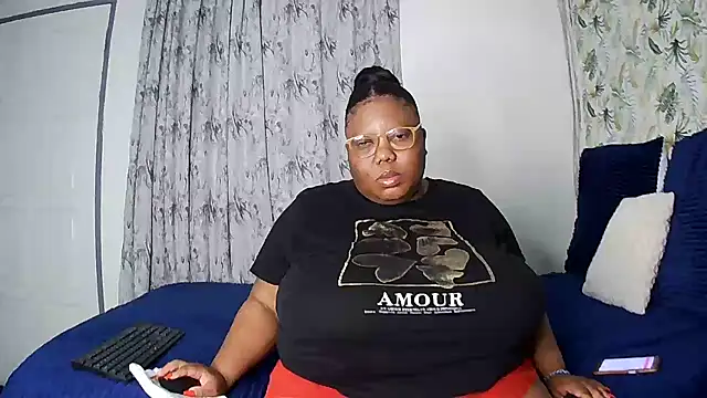 Snapshot of DAIRYBELLELIZxx chatting on June 6, 2026, 10:26 pm DAIRYBELLELIZxx online show from June 6, 2026, 10:26 pm