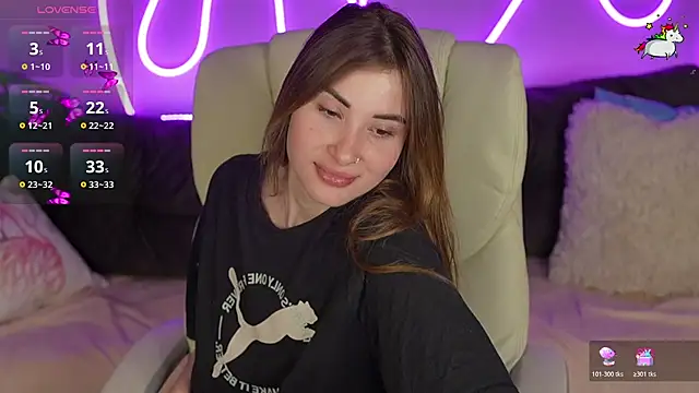 Snapshot of JennyyLuv chatting on November 3, 2025, 1:44 am JennyyLuv online show from November 3, 2025, 1:44 am