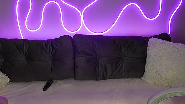 Snapshot of DonnaLustt chatting on November 10, 2025, 1:54 am DonnaLustt online show from November 10, 2025, 1:54 am