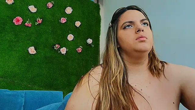 Huge Titties  online show from June 22, 2026, 7:11 pm