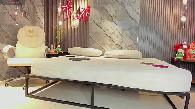 julietha taylor online show from December 16, 2025, 3:22 am