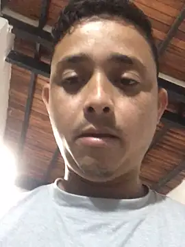 isacalejandroo online show from September 23, 2025, 10:50 pm