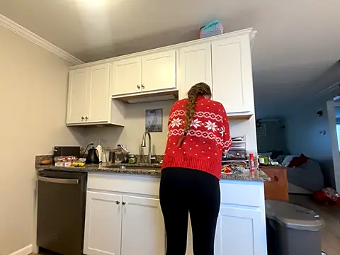 Snapshot of MissSwitch chatting on December 2, 2025, 2:19 pm MissSwitch online show from December 2, 2025, 2:19 pm