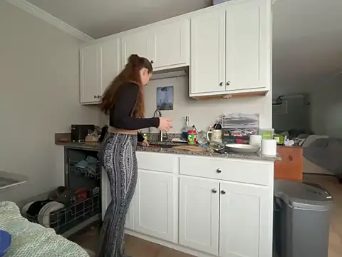 Snapshot of MissSwitch chatting on December 14, 2025, 7:52 pm MissSwitch online show from December 14, 2025, 7:52 pm