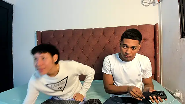 boys yourparty online show from December 2, 2025, 1:13 pm