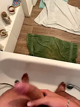 LucianoRixo1 online show from September 18, 2025, 4:32 pm