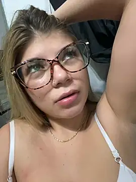 Snapshot of PEACHY439 chatting on March 6, 2025, 8:30 am PEACHY439 online show from March 6, 2025, 8:30 am