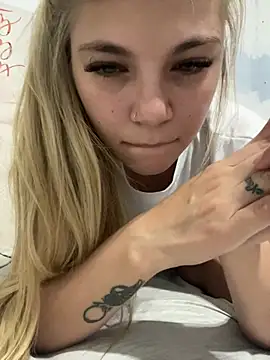 Snapshot of PEACHY439 chatting on February 20, 2025, 4:28 am PEACHY439 online show from February 20, 2025, 4:28 am