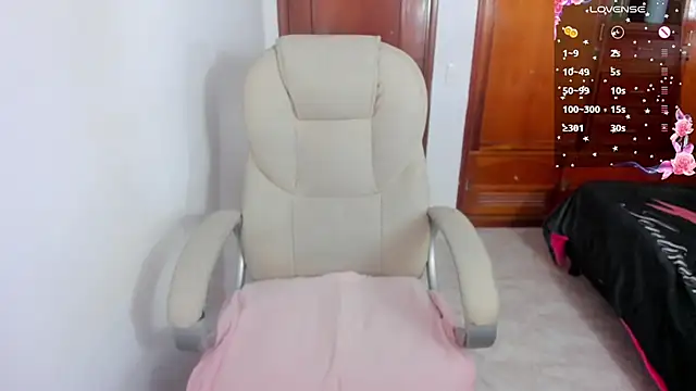 Snapshot of Maavca_ chatting on November 14, 2025, 8:01 pm Maavca online show from November 14, 2025, 8:01 pm