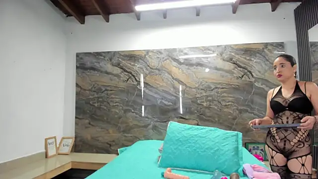 Yaya    11 online show from October 23, 2025, 4:11 am