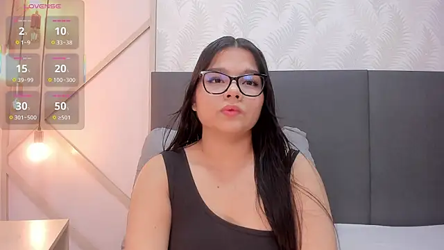 Snapshot of SophieHarris_ chatting on June 9, 2026, 6:53 pm SophieHarris online show from June 9, 2026, 6:53 pm