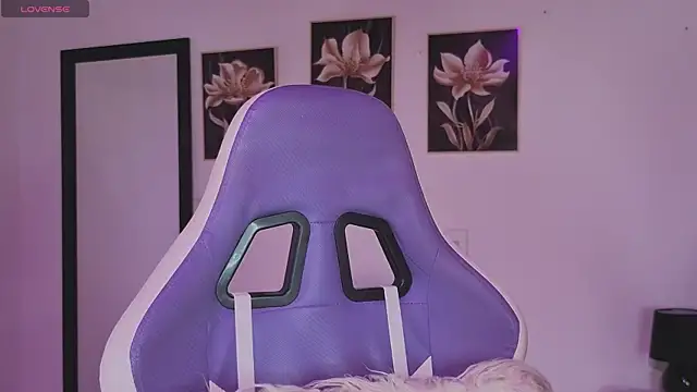 Snapshot of AnneGagner chatting on November 23, 2025, 2:32 am AnneGagner online show from November 23, 2025, 2:32 am