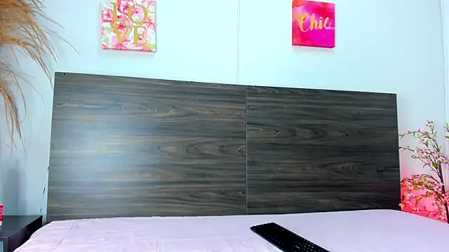 AnnieSofiia online show from October 21, 2025, 7:57 pm