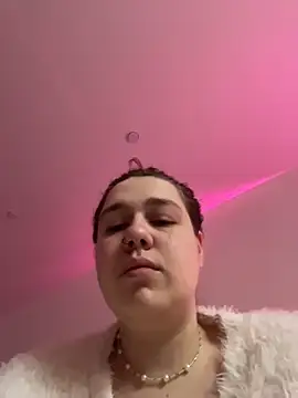 Snapshot of SuzieMurray chatting on November 12, 2025, 8:40 am SuzieMurray online show from November 12, 2025, 8:40 am