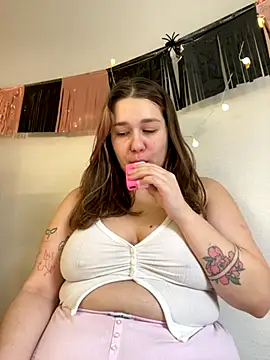 Snapshot of SuzieMurray chatting on November 2, 2025, 9:14 am SuzieMurray online show from November 2, 2025, 9:14 am