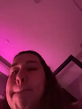 Snapshot of SuzieMurray chatting on November 20, 2025, 8:15 am SuzieMurray online show from November 20, 2025, 8:15 am