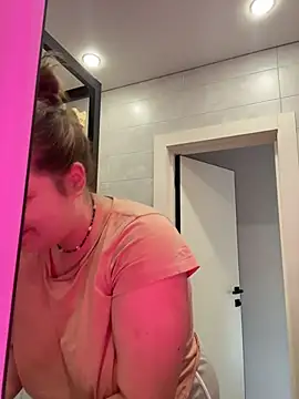 Snapshot of SuzieMurray chatting on November 16, 2025, 8:19 am SuzieMurray online show from November 16, 2025, 8:19 am