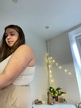 Snapshot of SuzieMurray chatting on November 8, 2025, 9:13 am SuzieMurray online show from November 8, 2025, 9:13 am