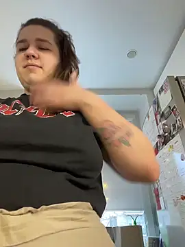 Snapshot of SuzieMurray chatting on November 23, 2025, 7:51 am SuzieMurray online show from November 23, 2025, 7:51 am