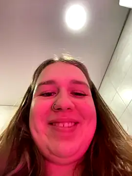 Snapshot of SuzieMurray chatting on October 20, 2025, 10:16 am SuzieMurray online show from October 20, 2025, 10:16 am