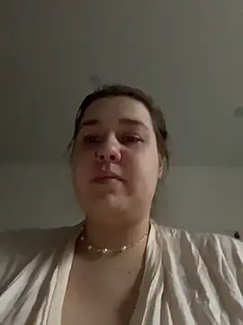 Snapshot of SuzieMurray chatting on November 11, 2025, 12:22 pm SuzieMurray online show from November 11, 2025, 12:22 pm