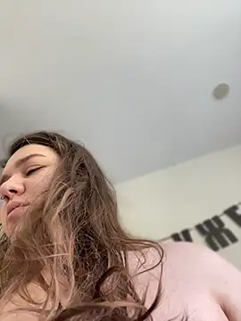 Snapshot of SuzieMurray chatting on May 11, 2026, 8:27 am SuzieMurray online show from May 11, 2026, 8:27 am