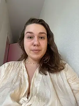 Snapshot of SuzieMurray chatting on November 15, 2025, 8:18 am SuzieMurray online show from November 15, 2025, 8:18 am