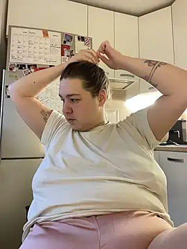 Snapshot of SuzieMurray chatting on November 27, 2025, 6:47 am SuzieMurray online show from November 27, 2025, 6:47 am