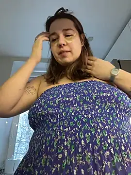 Snapshot of SuzieMurray chatting on November 9, 2025, 7:23 am SuzieMurray online show from November 9, 2025, 7:23 am