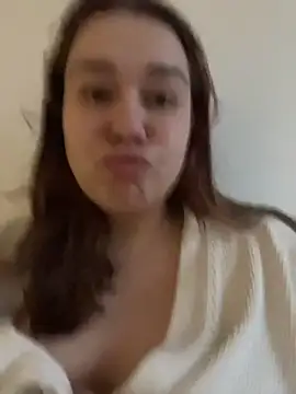 Snapshot of SuzieMurray chatting on December 3, 2025, 7:19 am SuzieMurray online show from December 3, 2025, 7:19 am