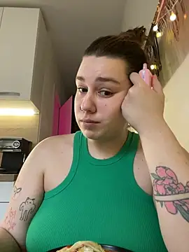 Snapshot of SuzieMurray chatting on November 5, 2025, 9:12 am SuzieMurray online show from November 5, 2025, 9:12 am