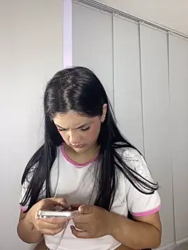kimberlyhills1 online show from May 24, 2026, 4:18 pm