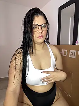 kimberlyhills1 online show from November 23, 2025, 7:24 pm