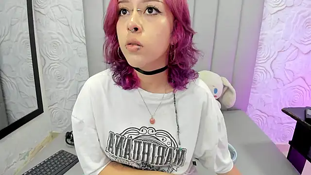AlexaFoxy18 online show from April 29, 2026, 7:01 am