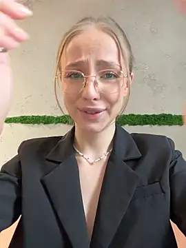 Snapshot of CaseyStar chatting on February 2, 2025, 9:18 am CaseyStar online show from February 2, 2025, 9:18 am