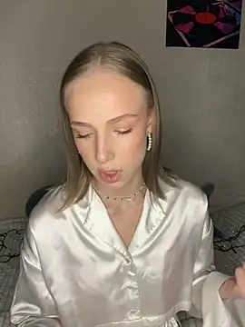 Snapshot of CaseyStar chatting on December 28, 2024, 1:49 pm CaseyStar online show from December 28, 2024, 1:49 pm