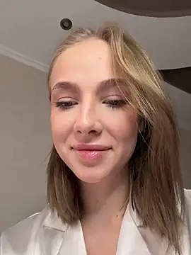 Snapshot of CaseyStar chatting on December 18, 2024, 9:47 am CaseyStar online show from December 18, 2024, 9:47 am