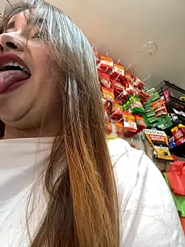 Snapshot of Tatiana_O chatting on October 29, 2025, 4:06 pm Tatiana O online show from October 29, 2025, 4:06 pm