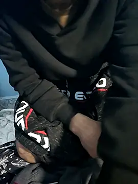 charlesss19 online show from February 3, 2026, 4:43 am