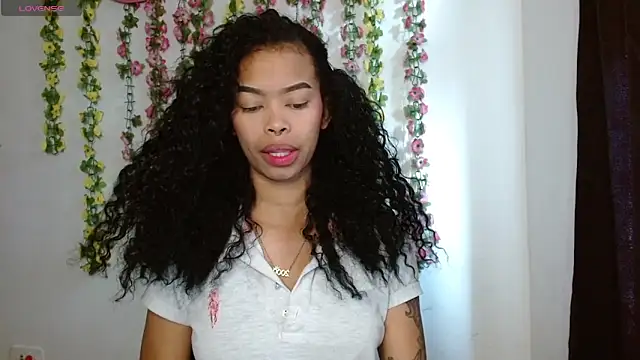 Snapshot of Shenna_brunette_ chatting on December 14, 2025, 3:06 pm Shenna brunette online show from December 14, 2025, 3:06 pm