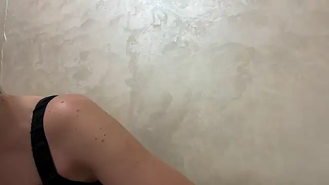 Snapshot of CaitlinaJayne23 chatting on November 3, 2025, 4:32 pm CaitlinaJayne23 online show from November 3, 2025, 4:32 pm