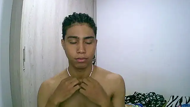 sexy diamante  online show from November 18, 2025, 2:05 am