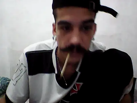 Snapshot of gatobranco001 chatting on June 17, 2026, 3:39 am gatobranco001 online show from June 17, 2026, 3:39 am