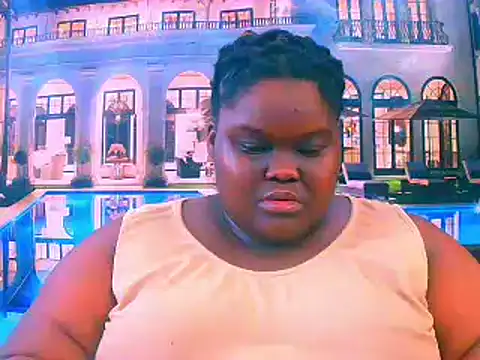 Snapshot of EbonyHotBuns chatting on July 4, 2026, 6:23 pm EbonyHotBuns online show from July 4, 2026, 6:23 pm