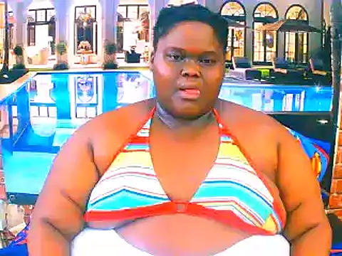 Snapshot of EbonyHotBuns chatting on July 17, 2026, 11:35 pm EbonyHotBuns online show from July 17, 2026, 11:35 pm