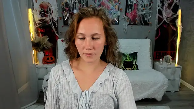 Snapshot of MichelleOrtis chatting on October 26, 2025, 12:38 pm MichelleOrtis online show from October 26, 2025, 12:38 pm