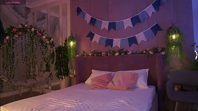 Smiley Mia online show from September 29, 2025, 5:03 am