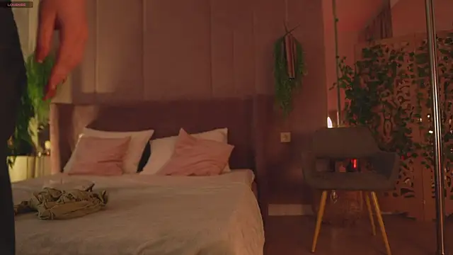 Smiley Mia online show from November 12, 2025, 5:11 am